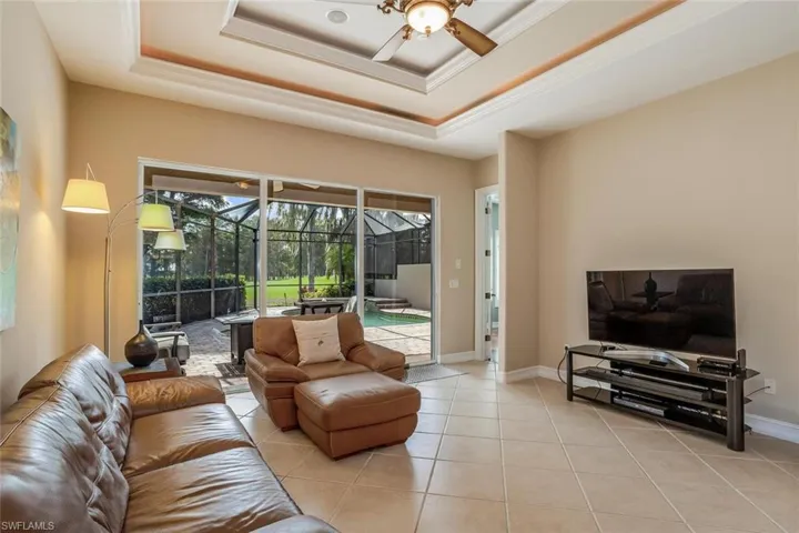 Sliding Glass Doors to Lanai