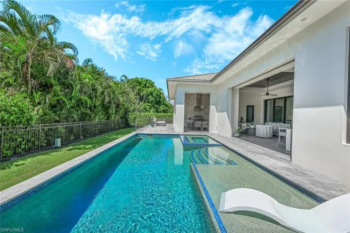 4651  Crayton  RD, Naples, FL 34103