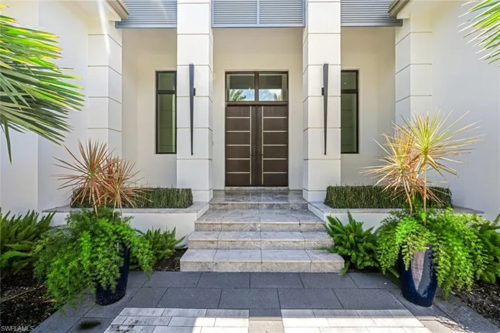 4651  Crayton  RD, Naples, FL 34103