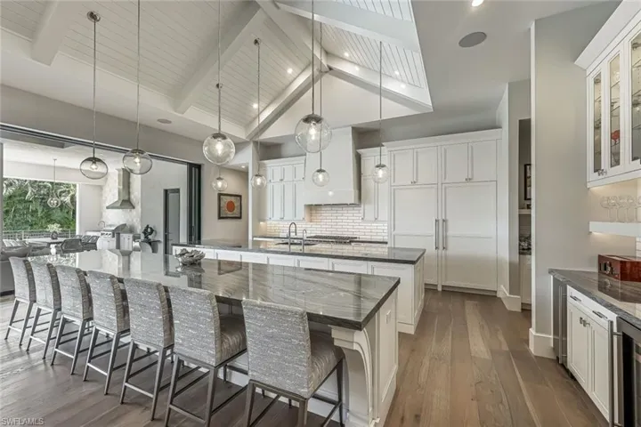 4651  Crayton  RD, Naples, FL 34103