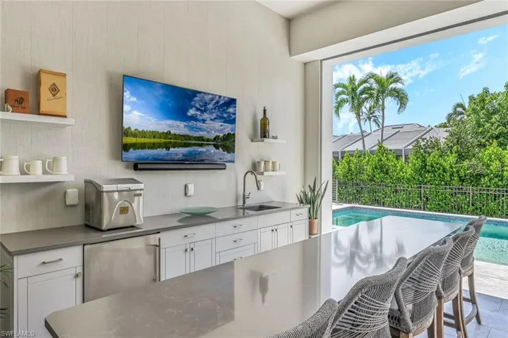 4651  Crayton  RD, Naples, FL 34103