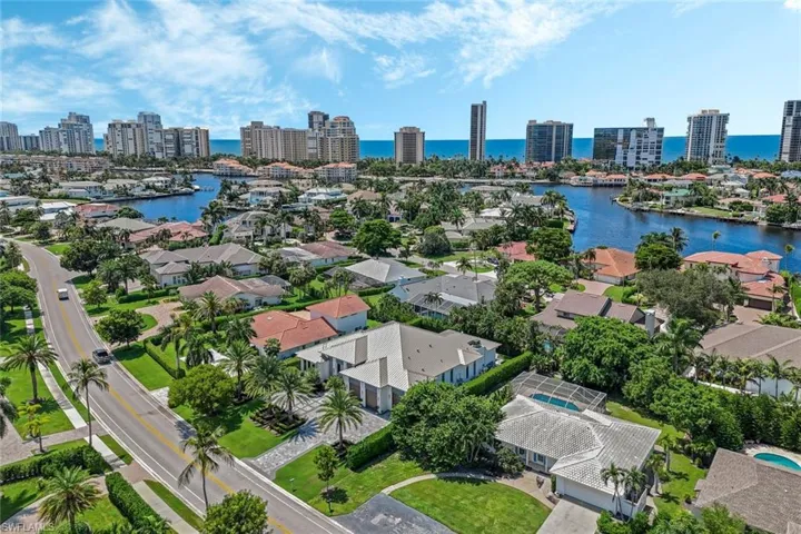 4651  Crayton  RD, Naples, FL 34103