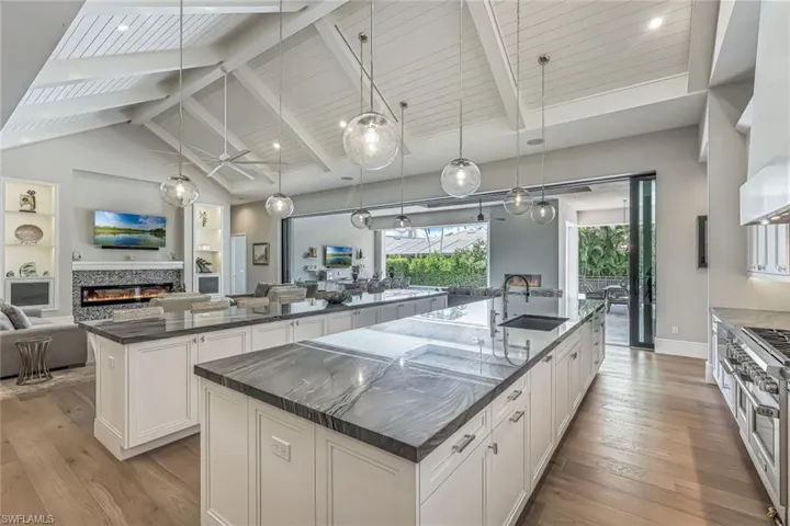 4651  Crayton  RD, Naples, FL 34103