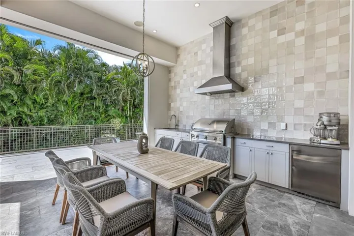 4651  Crayton  RD, Naples, FL 34103