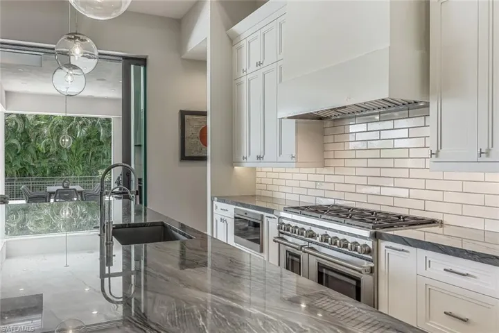 4651  Crayton  RD, Naples, FL 34103