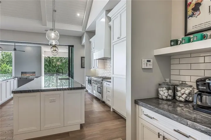 4651  Crayton  RD, Naples, FL 34103