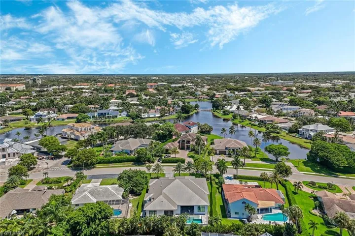 4651  Crayton  RD, Naples, FL 34103
