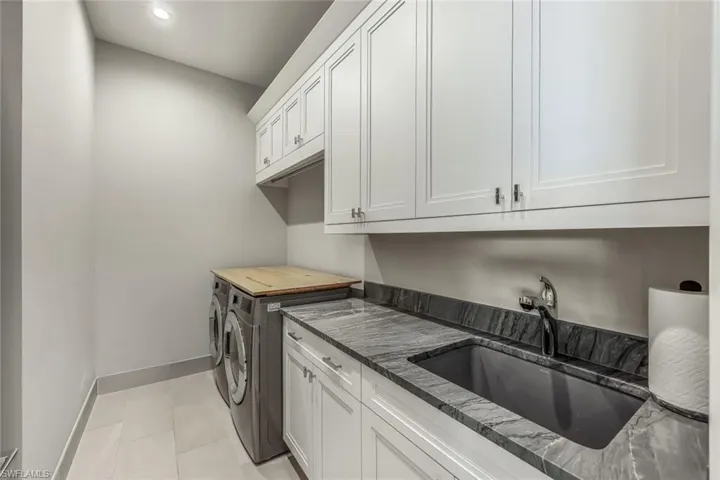 4651  Crayton  RD, Naples, FL 34103