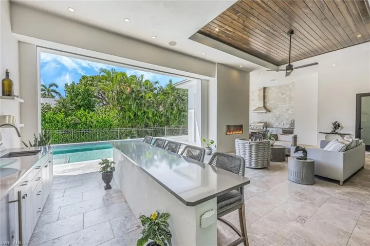 4651  Crayton  RD, Naples, FL 34103