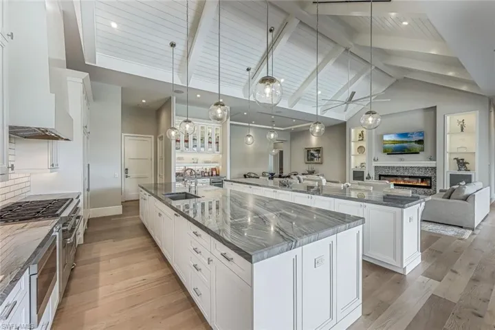 4651  Crayton  RD, Naples, FL 34103