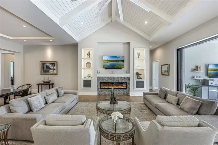 4651  Crayton  RD, Naples, FL 34103