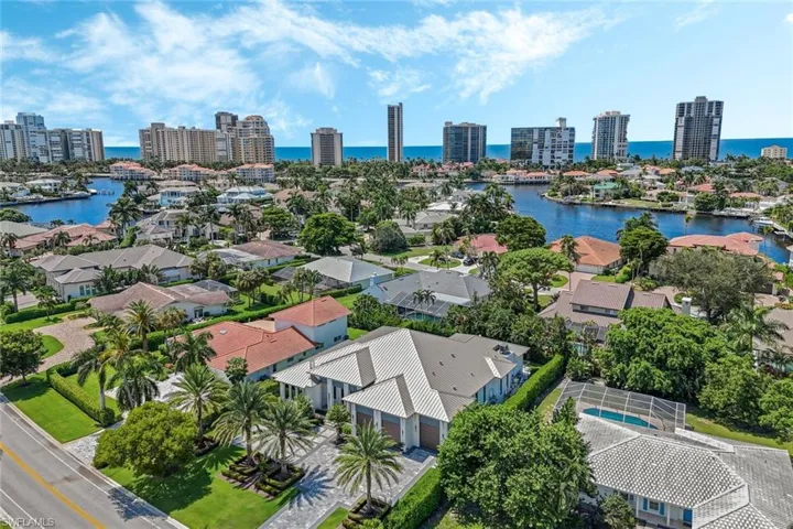 4651  Crayton  RD, Naples, FL 34103