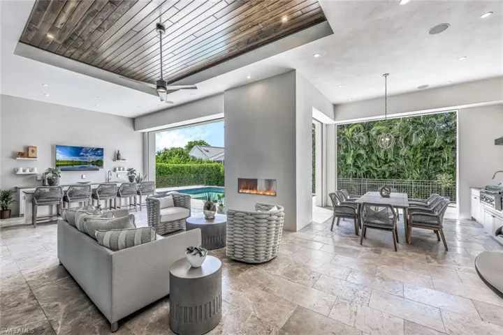 4651  Crayton  RD, Naples, FL 34103