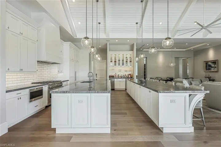 4651  Crayton  RD, Naples, FL 34103