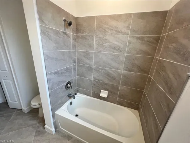 Guest Bath with tub