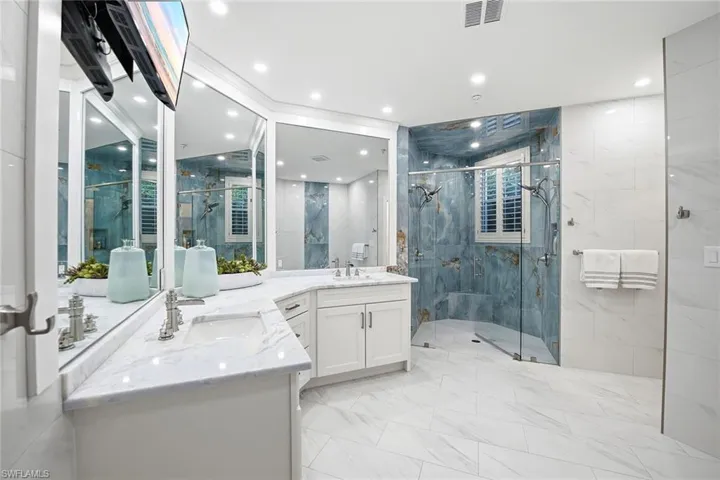 269 Colonade Cir 2802, Naples, Florida 34103