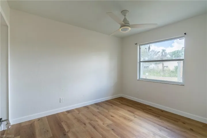 Unfurnished room featuring light wood-type flooring and a ceiling fan