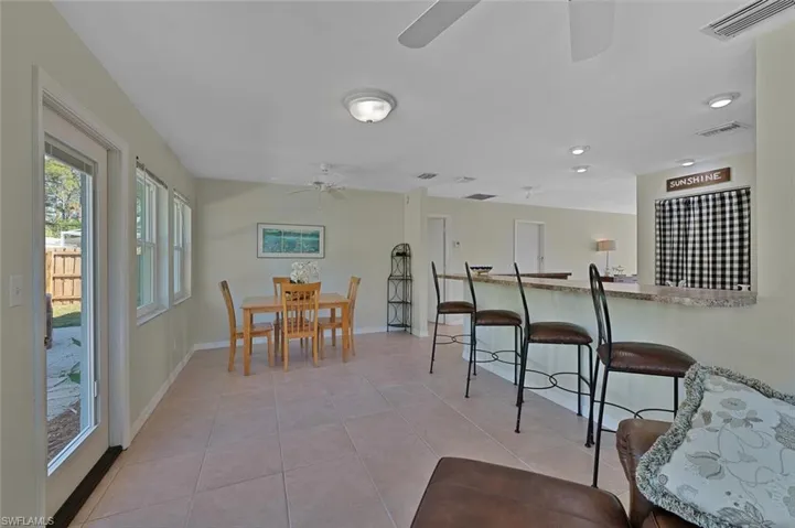 Dining/Breakfast Bar/Sitting Area