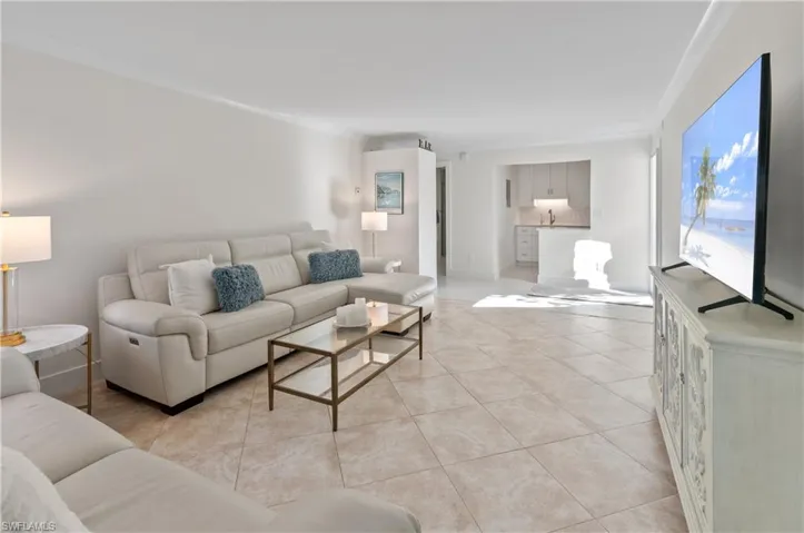 601  12th S AVE, Naples, FL 34102