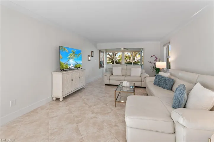 601  12th S AVE, Naples, FL 34102