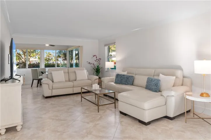 601  12th S AVE, Naples, FL 34102