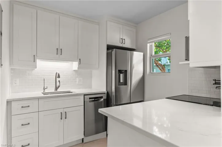 601  12th S AVE, Naples, FL 34102