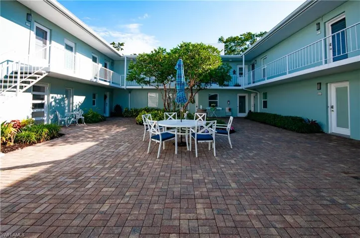 601  12th S AVE, Naples, FL 34102