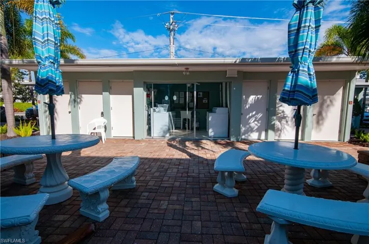 601  12th S AVE, Naples, FL 34102