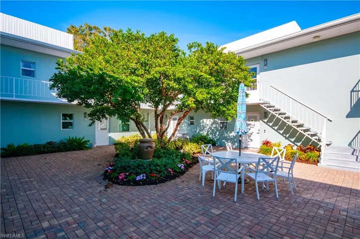 601  12th S AVE, Naples, FL 34102