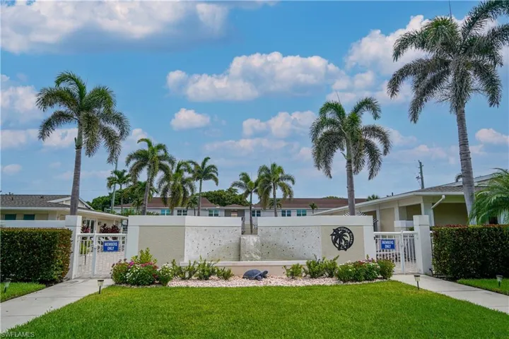 601  12th S AVE, Naples, FL 34102
