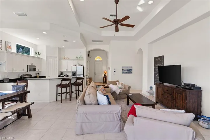 6534  Caldecott  DR, Naples, FL 34113