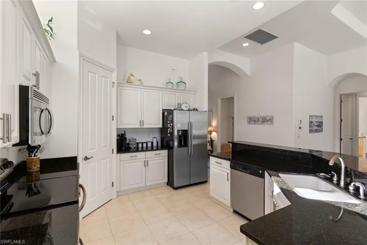 6534  Caldecott  DR, Naples, FL 34113