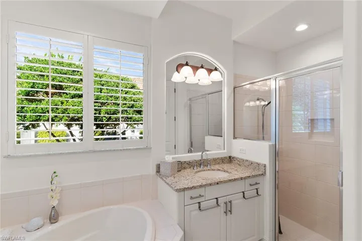 6534  Caldecott  DR, Naples, FL 34113