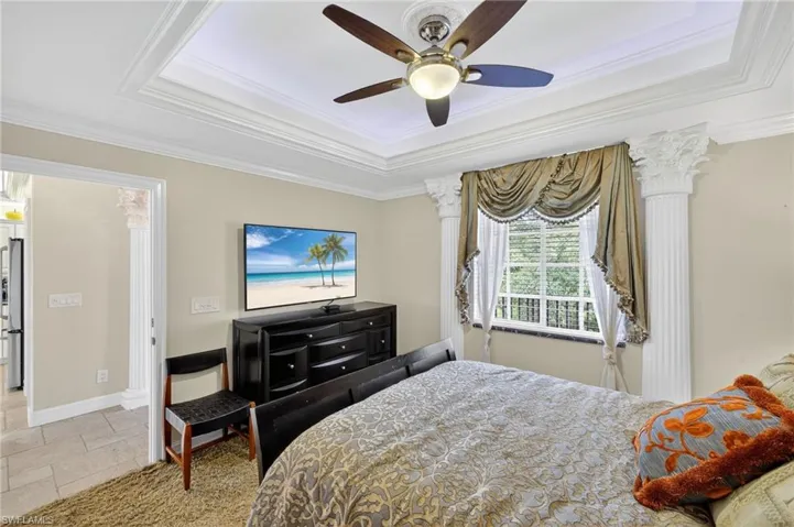 Guest bedroom.