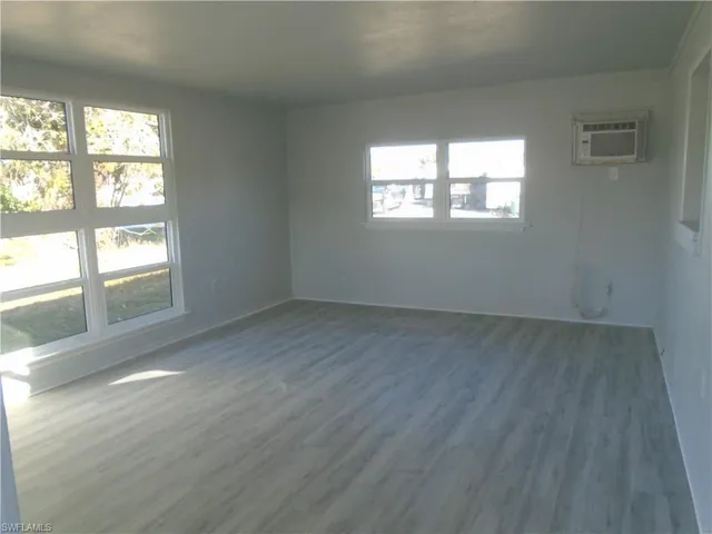 1994 Oak Dr 1996, Fort Myers, Florida 33907