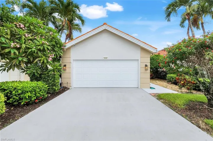 2 car Garage Single Family Home. Not attached!