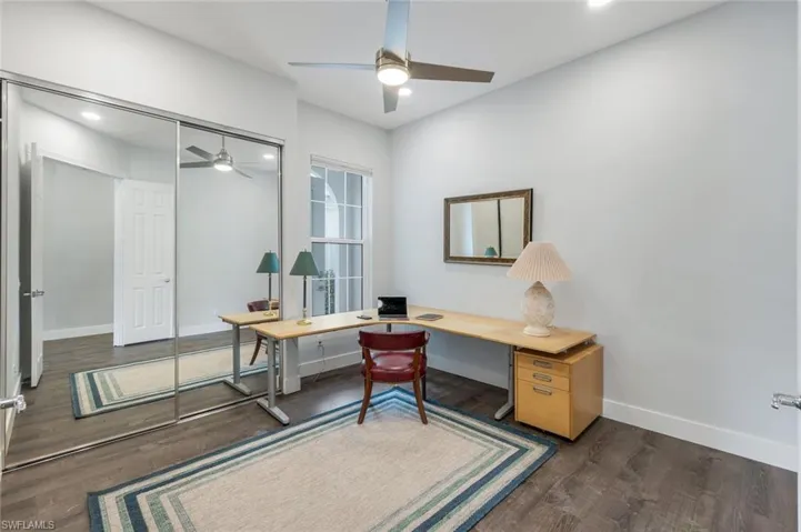 2nd bedroom or office area featuring ceilng fan, wood-style flooring, baseboards, and recessed lighting