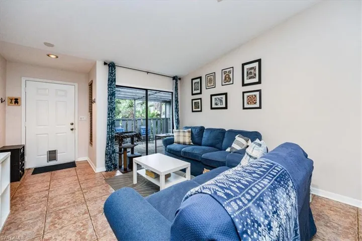1040  Oak Forest  DR, Naples, FL 34104