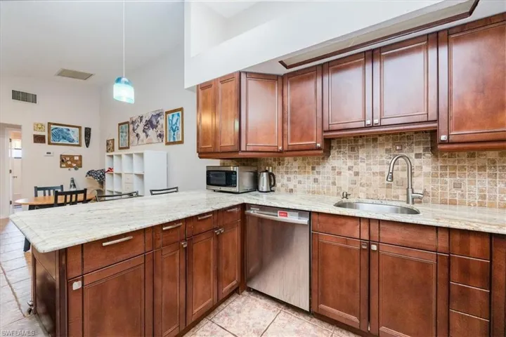 1040  Oak Forest  DR, Naples, FL 34104