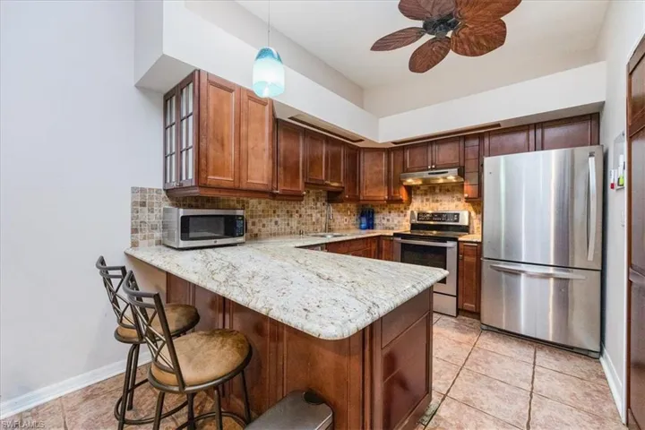 1040  Oak Forest  DR, Naples, FL 34104