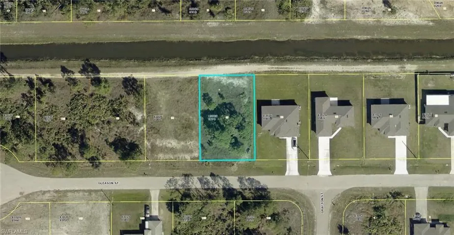 Aerial map of property and surrounding area featuring property boundaries highlighted