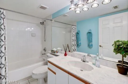 White ceramic tile shower/tub combination with a chrome showerhead