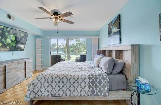 Wood-finish flooring with a ceiling fan