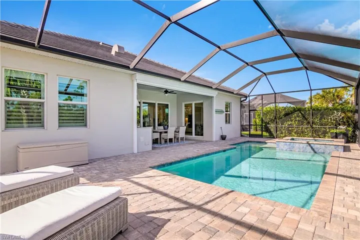 Vista is a natural gas community, so the pool features a natural gas heater for ultimate efficiency.