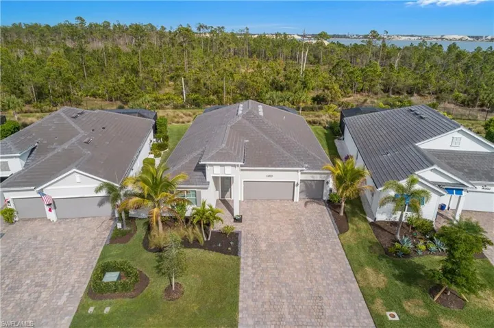 This gorgeous Manor Home, Richmond floor plan, offers over 2700 sf of living space, 4 bedrooms plus a den, 3 full baths, a 3 car garage, and an extra long driveway.