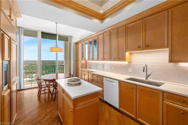 7515 Pelican Bay Blvd Ph D, Naples, Florida 34108