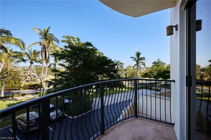 Second guest bedroom balcony