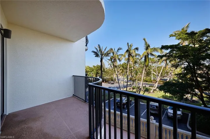 Guest bedroom balcony