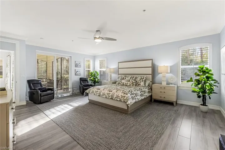2859  Tiburon E BLVD, Naples, FL 34109