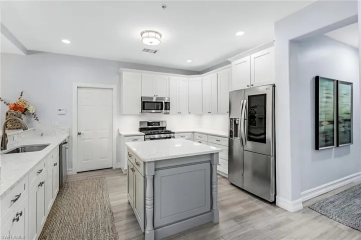 2859  Tiburon E BLVD, Naples, FL 34109